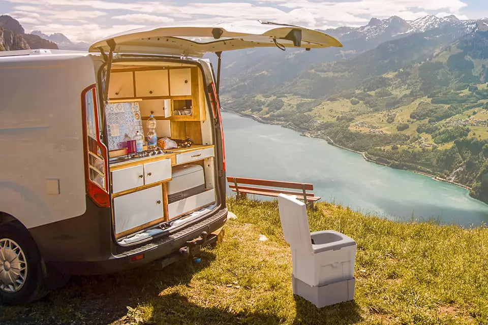 Off-grid toilets without water and chemicals